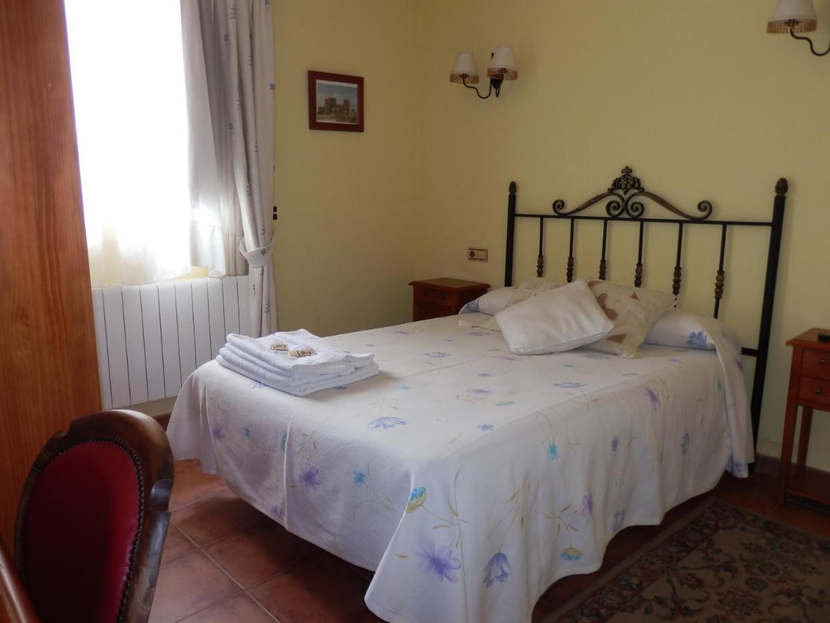 Apartamentos Turisticos Villa Y Corte 암푸디아 외부 사진