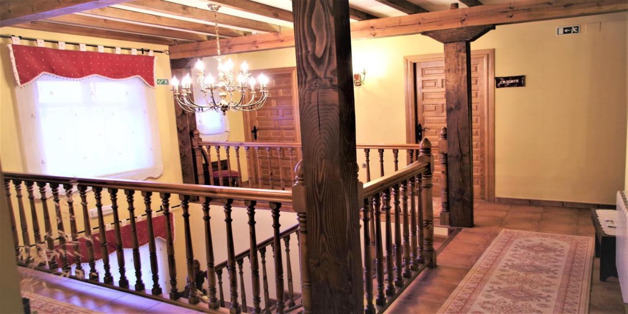 Apartamentos Turisticos Villa Y Corte 암푸디아 외부 사진