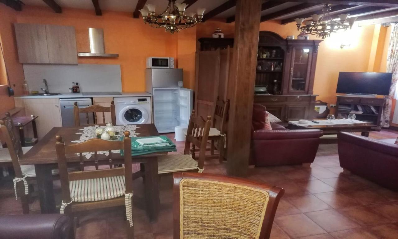 Apartamentos Turisticos Villa Y Corte 암푸디아 외부 사진