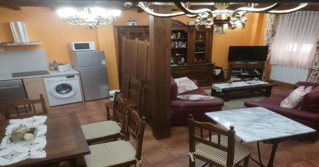 Apartamentos Turisticos Villa Y Corte 암푸디아 외부 사진