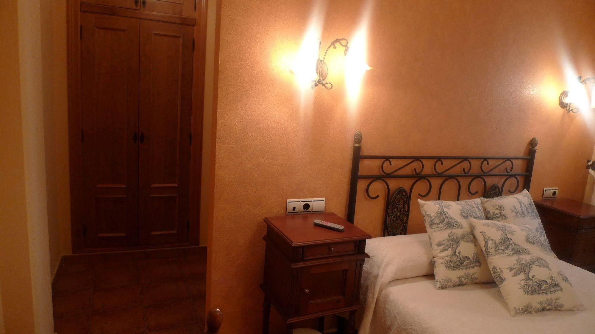 Apartamentos Turisticos Villa Y Corte 암푸디아 외부 사진