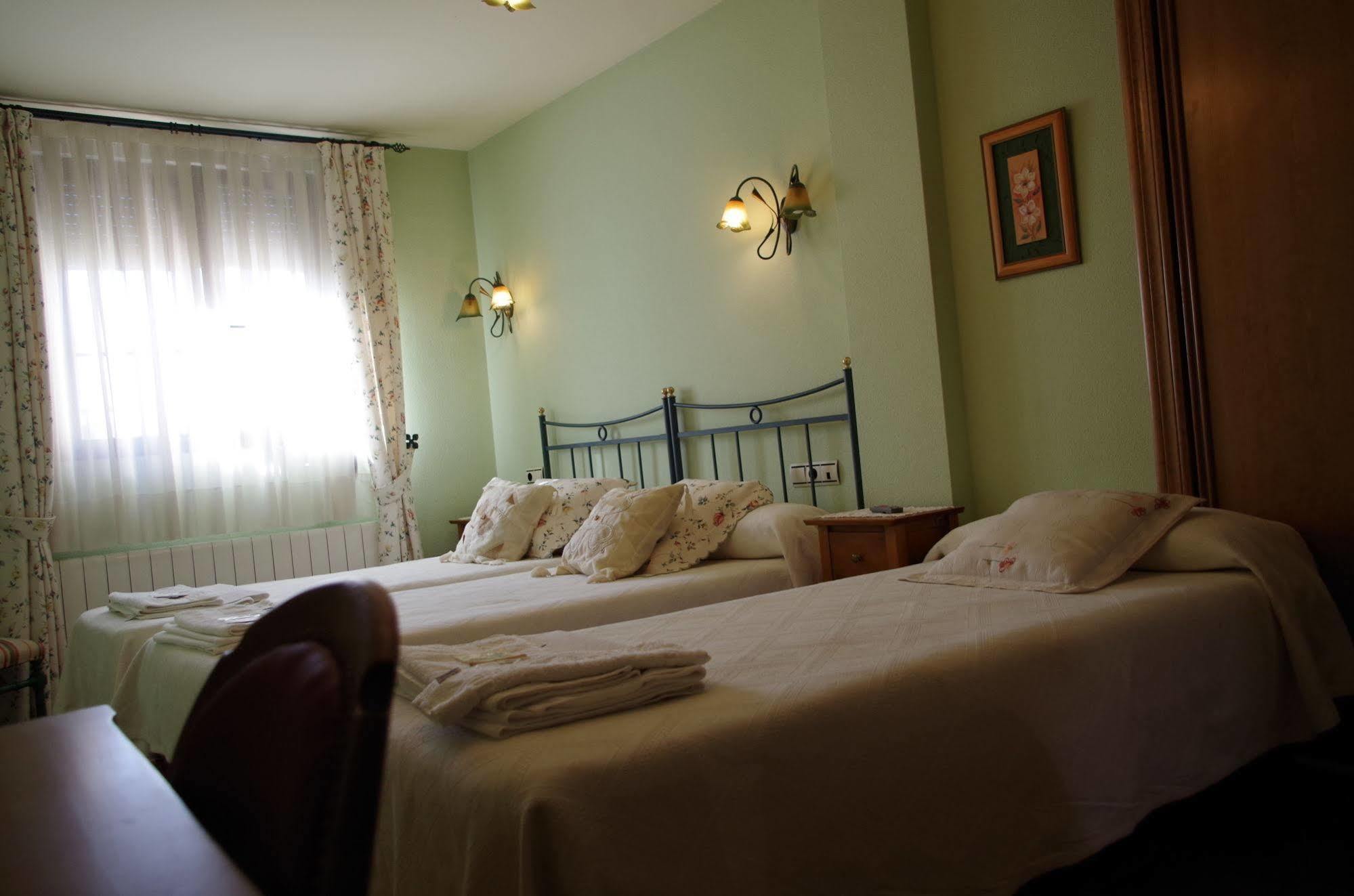 Apartamentos Turisticos Villa Y Corte 암푸디아 외부 사진