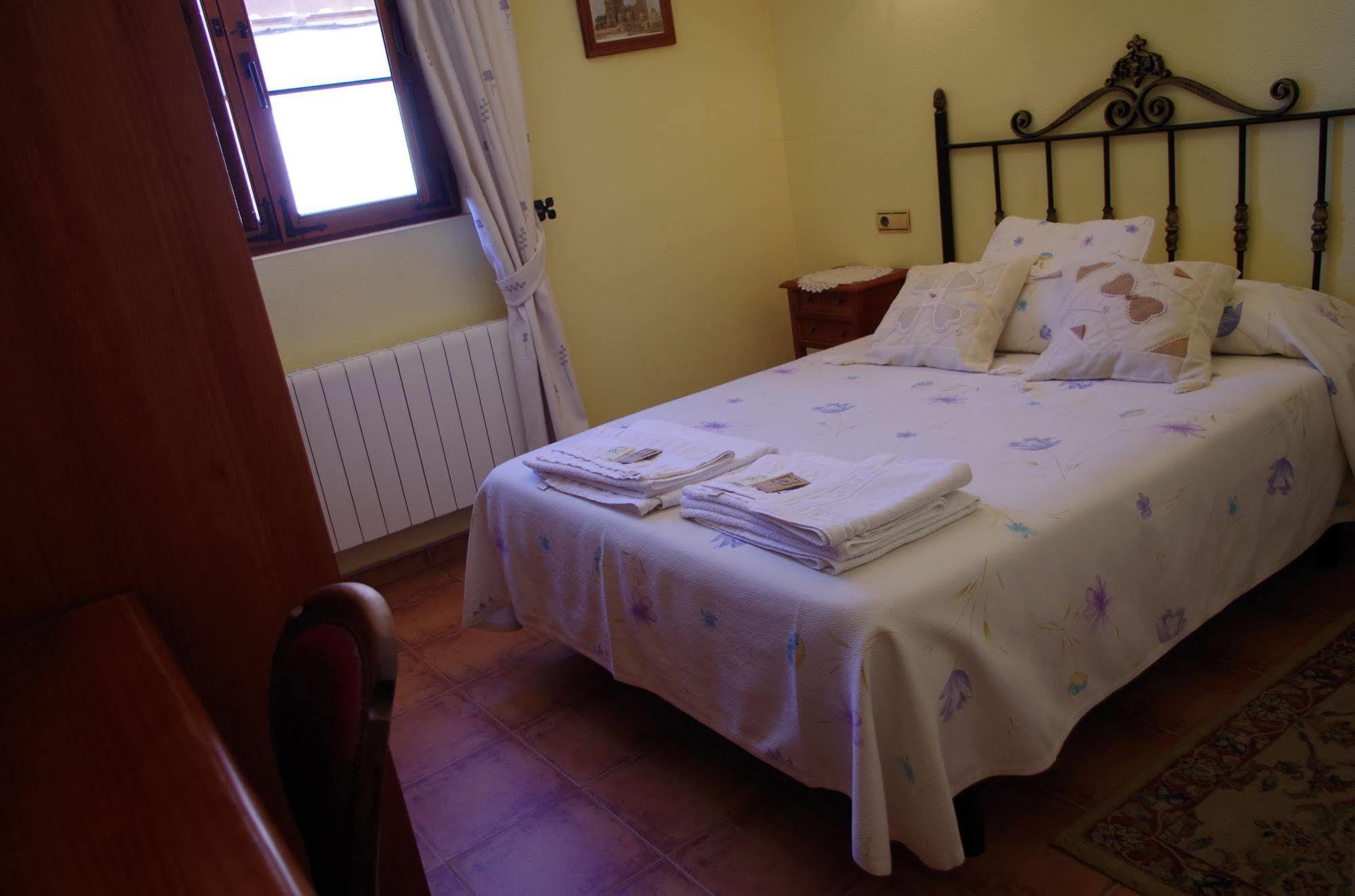 Apartamentos Turisticos Villa Y Corte 암푸디아 외부 사진