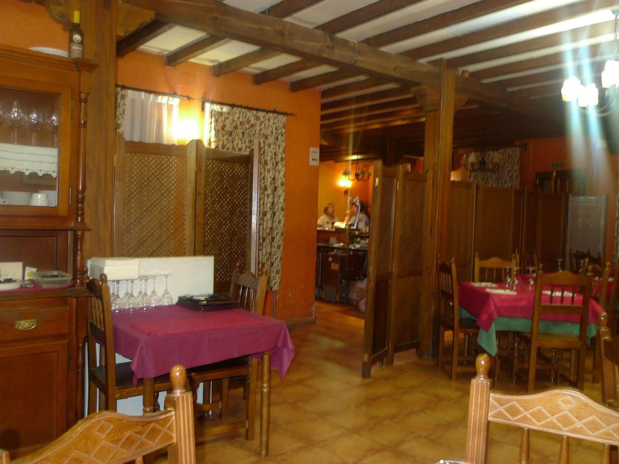 Apartamentos Turisticos Villa Y Corte 암푸디아 외부 사진