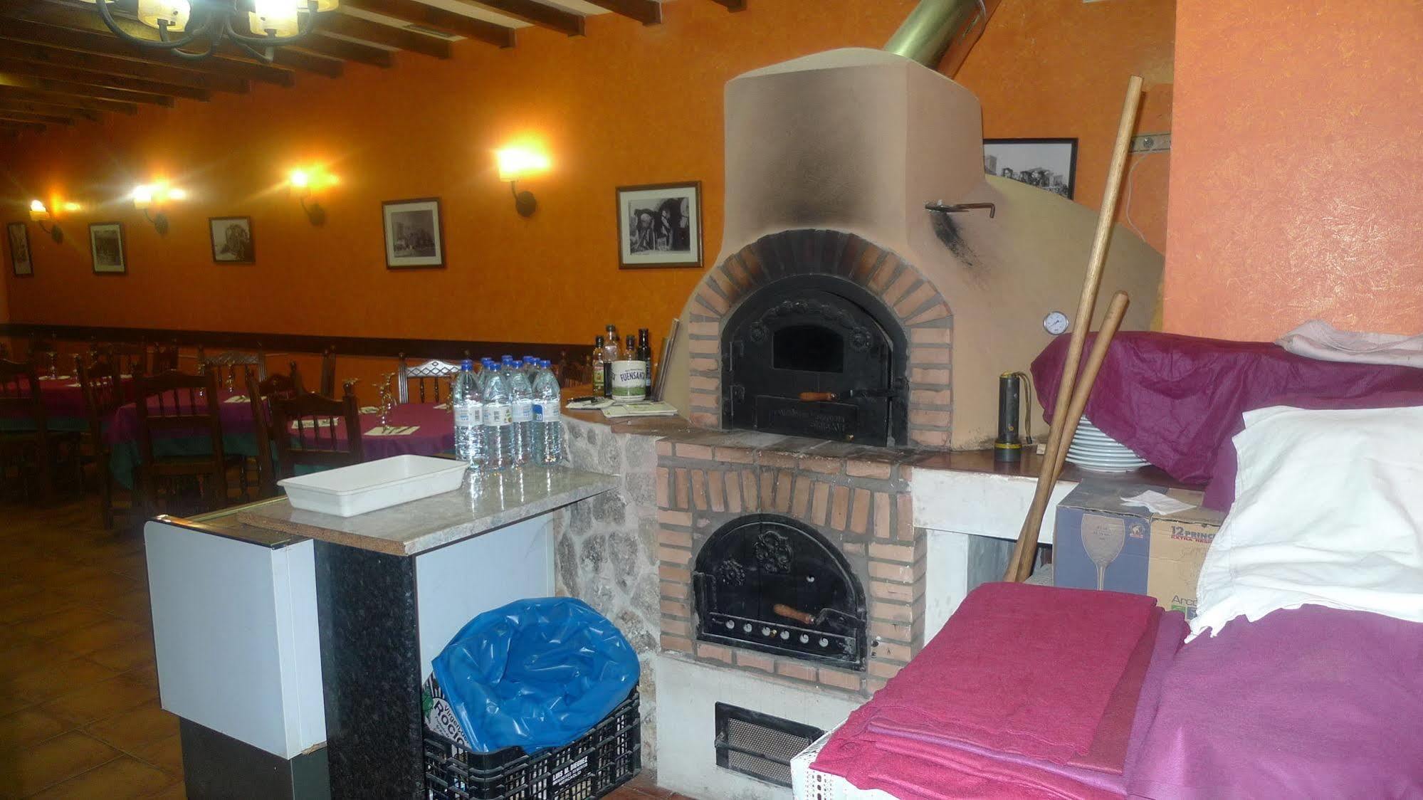 Apartamentos Turisticos Villa Y Corte 암푸디아 외부 사진